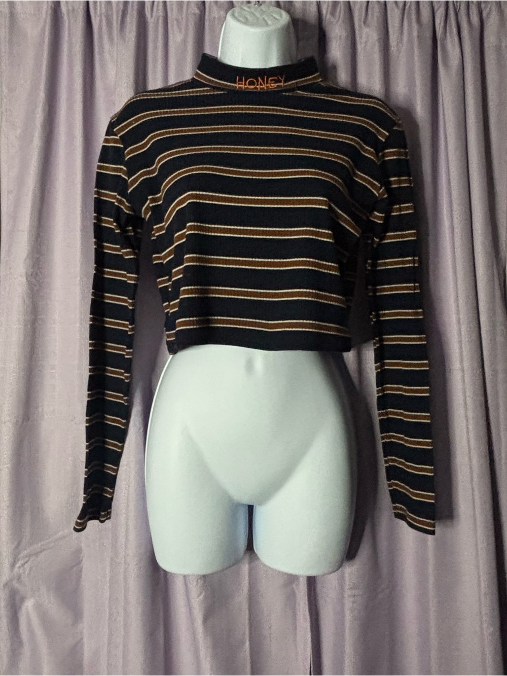 SHEIN Black Cropped Long-Sleeve Stripe Top with Gold Accents